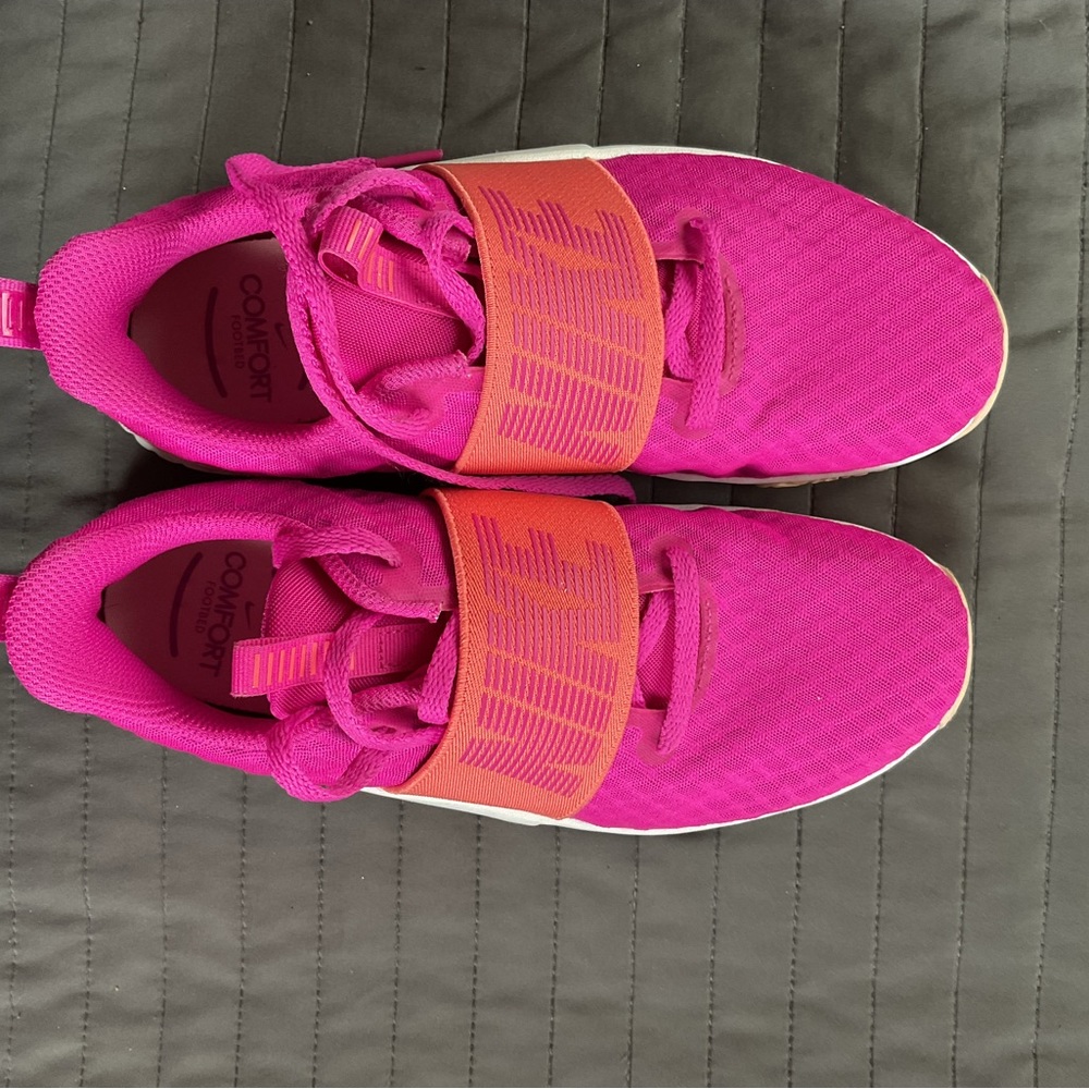 Nike women’s renew in season TR9 pink shoes sneakers size 7